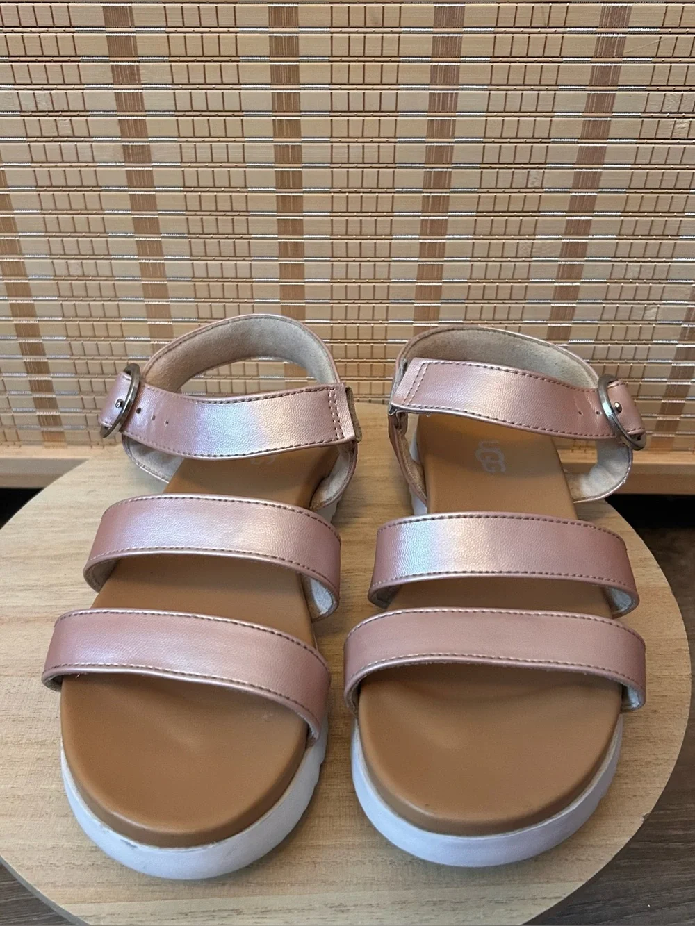 UGG GIRLS LEATHER SANDALS